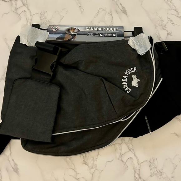 Canada Pooch The Expedition Dog Coat, Charcoal, 32” (MSRP $70) - Picture 3 of 5